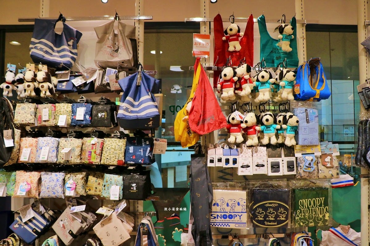 【神奈川橫濱】史努比スヌーピータウンショップ横浜店‧2米高的大型史努比等著你來拍照,唯一穿著水手服的史努比就在橫濱店 - 第14張圖 【神奈川橫濱】史努比スヌーピータウンショップ横浜店‧2米高的大型史努比等著你來拍照,唯一穿著水手服的史努比就在橫濱店