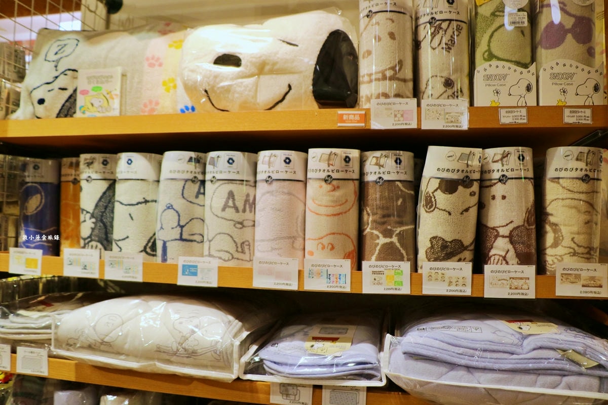 【神奈川橫濱】史努比スヌーピータウンショップ横浜店‧2米高的大型史努比等著你來拍照,唯一穿著水手服的史努比就在橫濱店 - 第38張圖 【神奈川橫濱】史努比スヌーピータウンショップ横浜店‧2米高的大型史努比等著你來拍照,唯一穿著水手服的史努比就在橫濱店