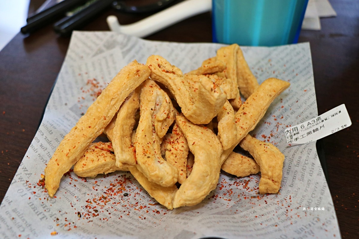 二木麵館 仁武店‧不一樣的風味麵食館，台味打拋豬、南洋叻沙、泰式酸辣，八種湯頭隨意搭配