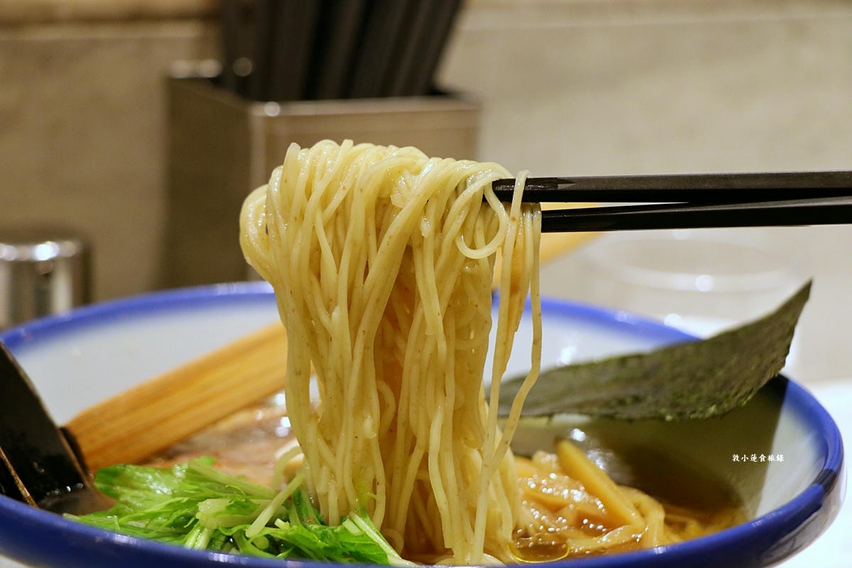 【神奈川橫濱】阿夫利AFURI 橫濱地標廣場店‧店內經典招牌柚子鹽拉麵，湯頭清爽帶點柚香味