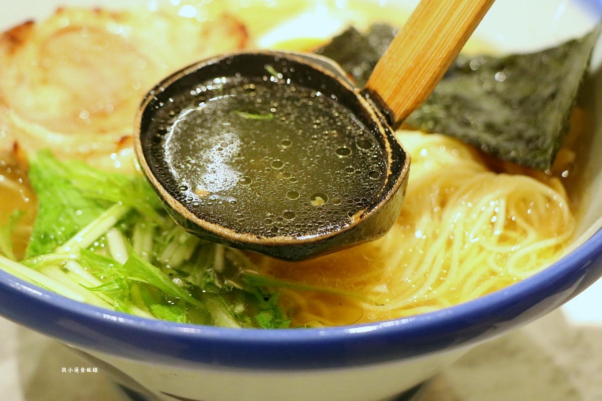 【神奈川橫濱】阿夫利AFURI 橫濱地標廣場店‧店內經典招牌柚子鹽拉麵，湯頭清爽帶點柚香味