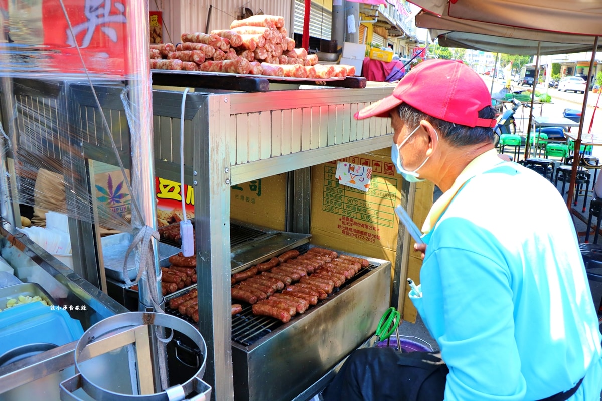 蚵仔寮陳記高梁黑豬肉香腸‧蚵仔寮超夯人氣排隊美食，純手工皇帝豆、花生大腸，高梁黑豬肉香腸濃郁帶勁