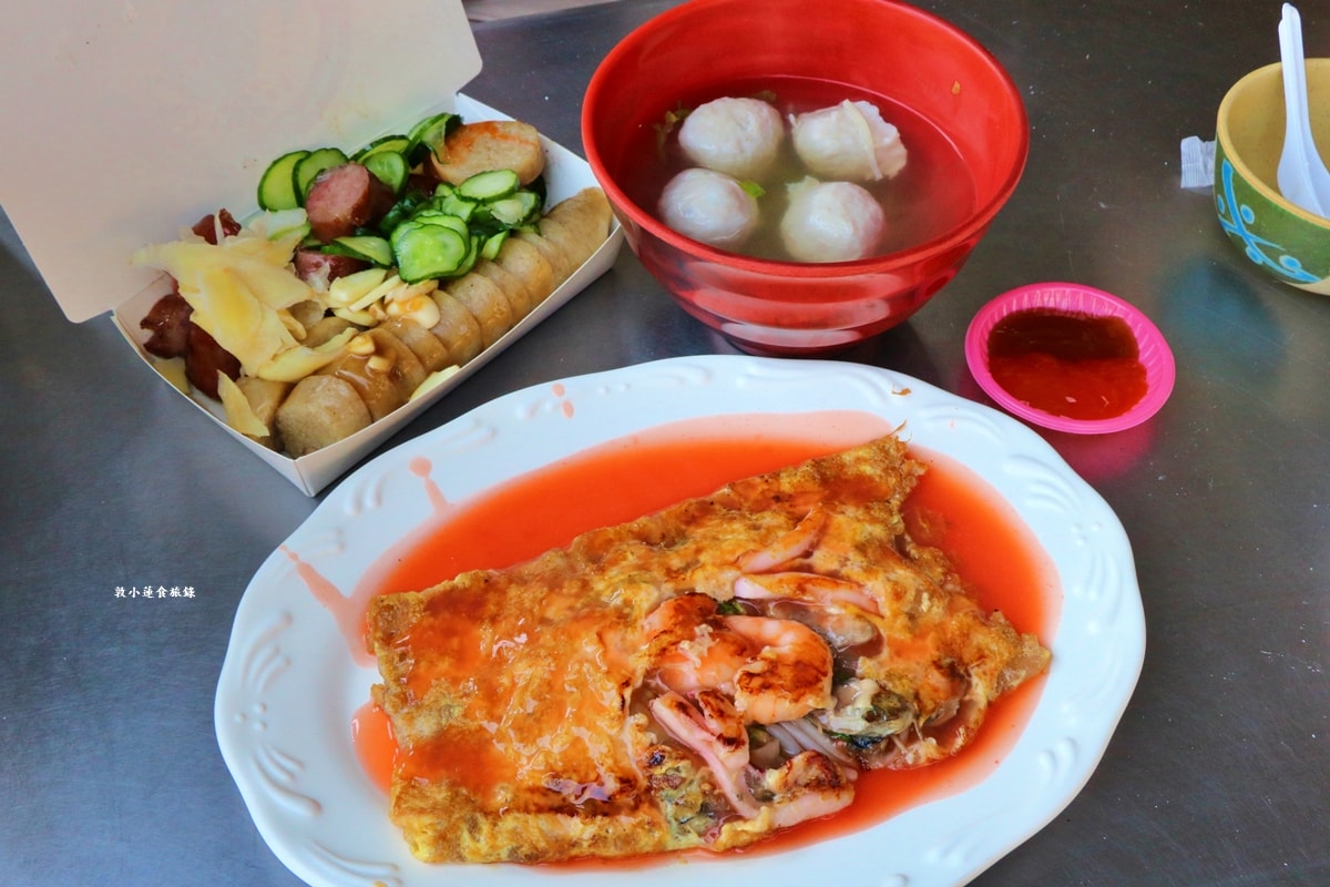 蚵仔寮陳記高梁黑豬肉香腸‧蚵仔寮超夯人氣排隊美食，純手工皇帝豆、花生大腸，高梁黑豬肉香腸濃郁帶勁