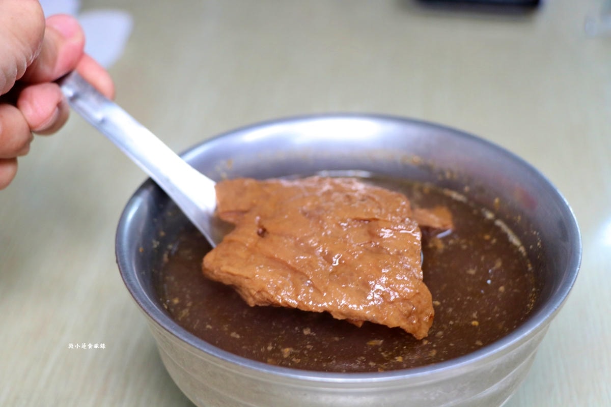 雪花素食‧在地家常素食料理,必點臭豆腐,香酥外脆又大塊,加點辣椒更對味!! - 第8張圖 雪花素食‧在地家常素食料理,必點臭豆腐,香酥外脆又大塊,加點辣椒更對味!!