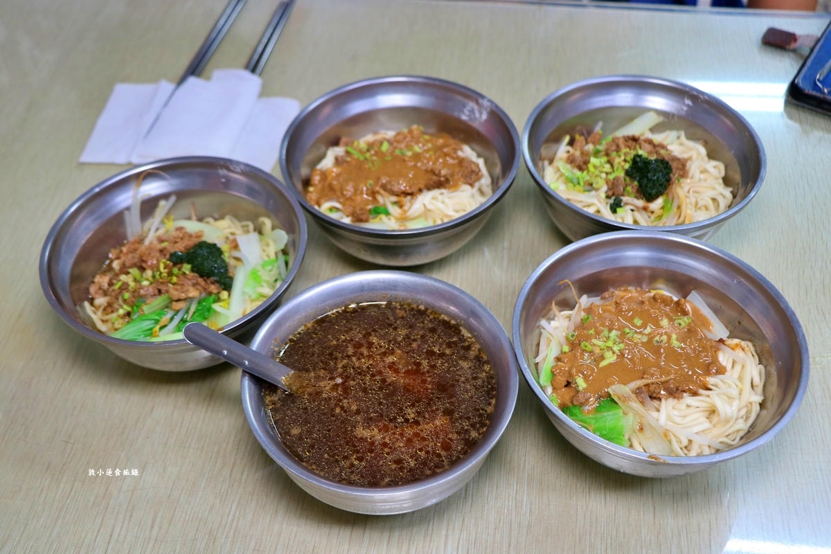 雪花素食‧在地家常素食料理,必點臭豆腐,香酥外脆又大塊,加點辣椒更對味!! - 第6張圖 雪花素食‧在地家常素食料理,必點臭豆腐,香酥外脆又大塊,加點辣椒更對味!!