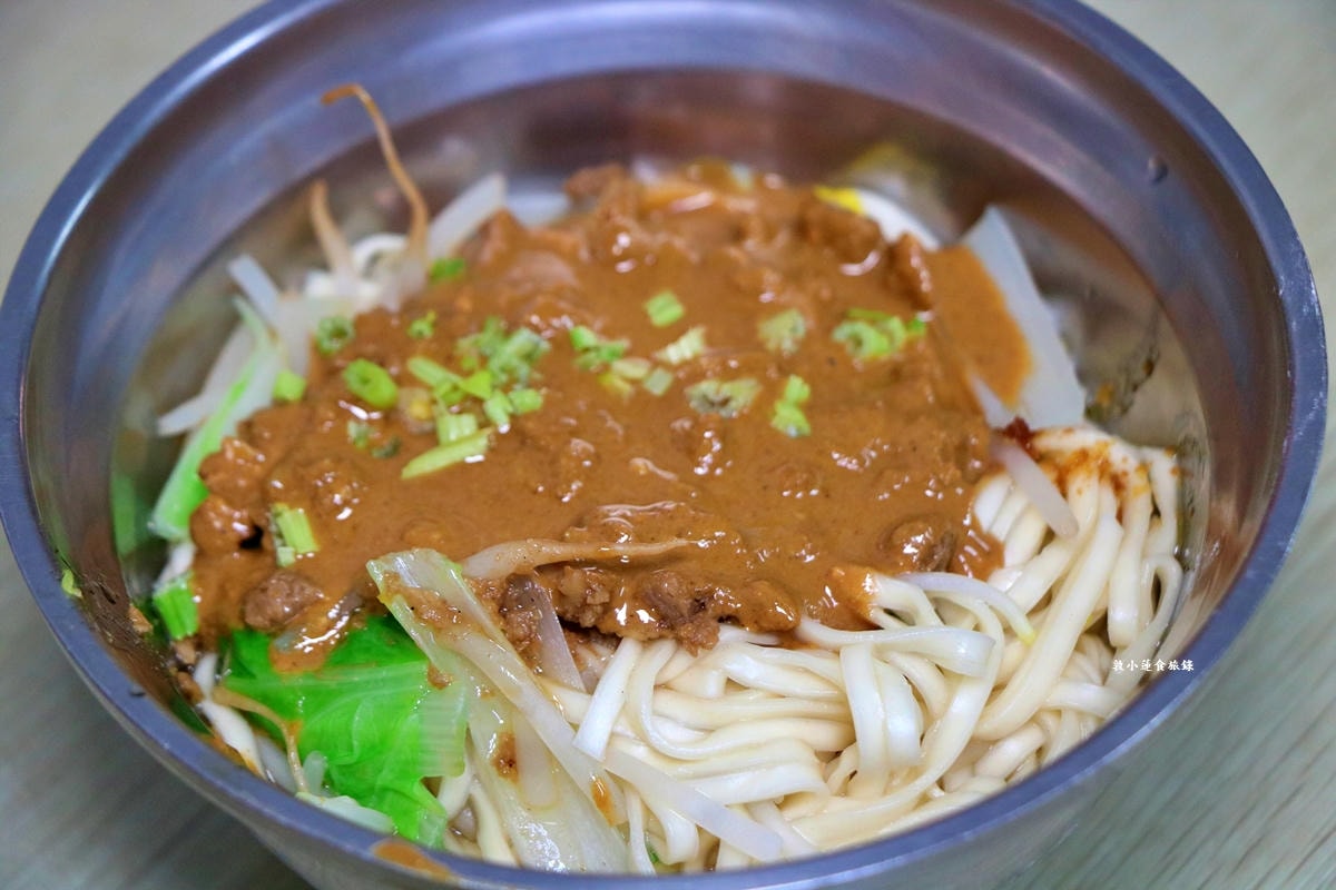 雪花素食‧在地家常素食料理,必點臭豆腐,香酥外脆又大塊,加點辣椒更對味!! - 第10張圖 雪花素食‧在地家常素食料理,必點臭豆腐,香酥外脆又大塊,加點辣椒更對味!!
