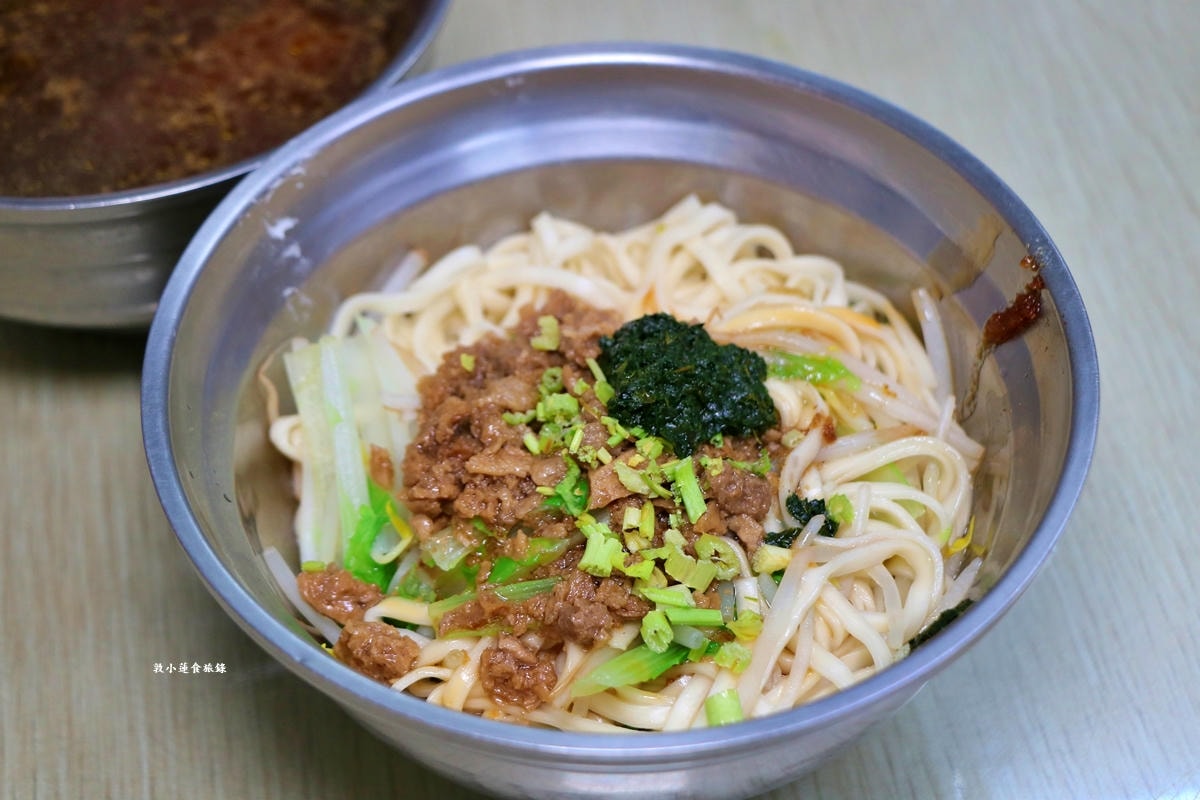 雪花素食‧在地家常素食料理,必點臭豆腐,香酥外脆又大塊,加點辣椒更對味!! - 第12張圖 雪花素食‧在地家常素食料理,必點臭豆腐,香酥外脆又大塊,加點辣椒更對味!!