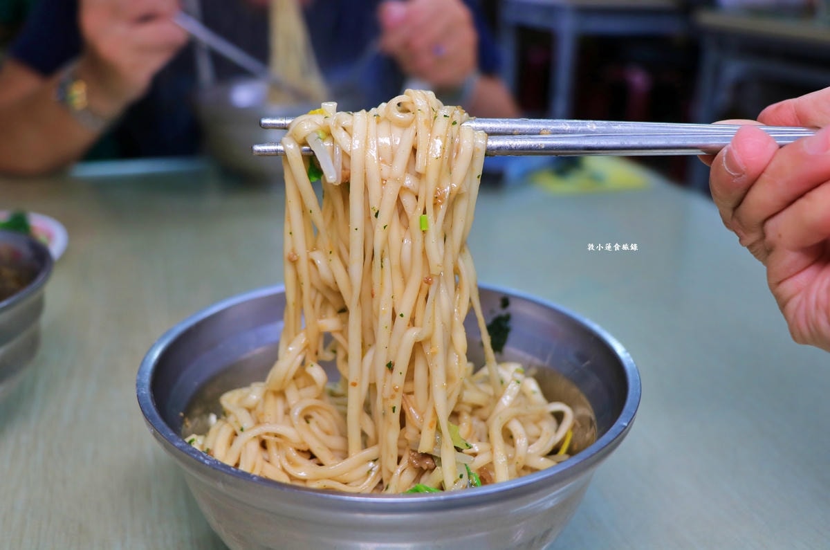 雪花素食‧在地家常素食料理,必點臭豆腐,香酥外脆又大塊,加點辣椒更對味!! - 第13張圖 雪花素食‧在地家常素食料理,必點臭豆腐,香酥外脆又大塊,加點辣椒更對味!!