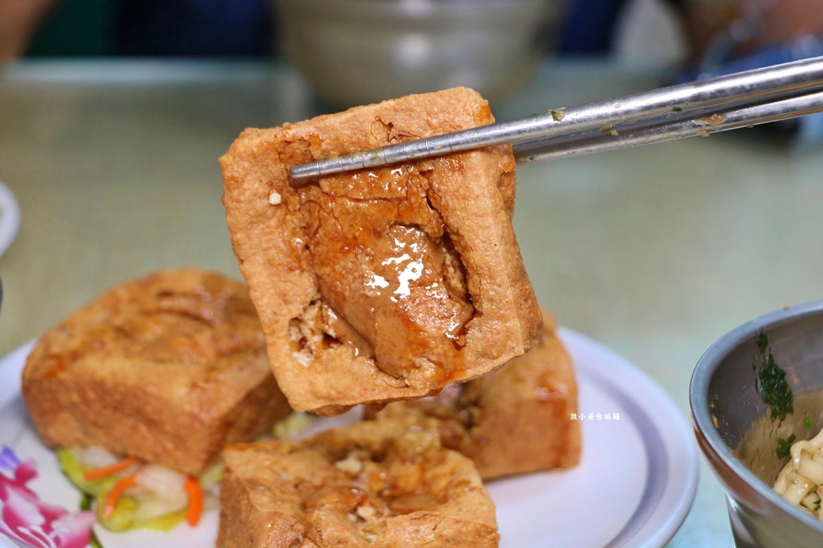 雪花素食‧在地家常素食料理,必點臭豆腐,香酥外脆又大塊,加點辣椒更對味!! - 第16張圖 雪花素食‧在地家常素食料理,必點臭豆腐,香酥外脆又大塊,加點辣椒更對味!!