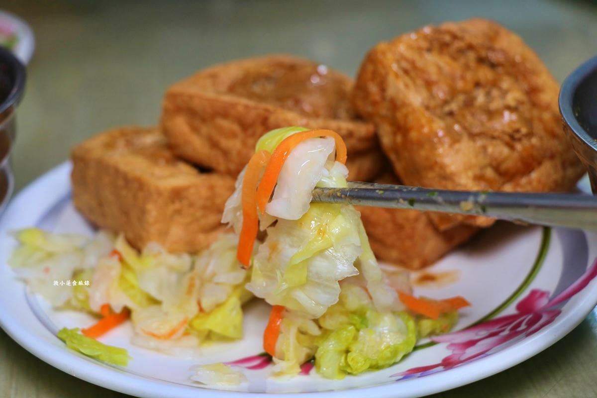 雪花素食‧在地家常素食料理,必點臭豆腐,香酥外脆又大塊,加點辣椒更對味!! - 第15張圖 雪花素食‧在地家常素食料理,必點臭豆腐,香酥外脆又大塊,加點辣椒更對味!!