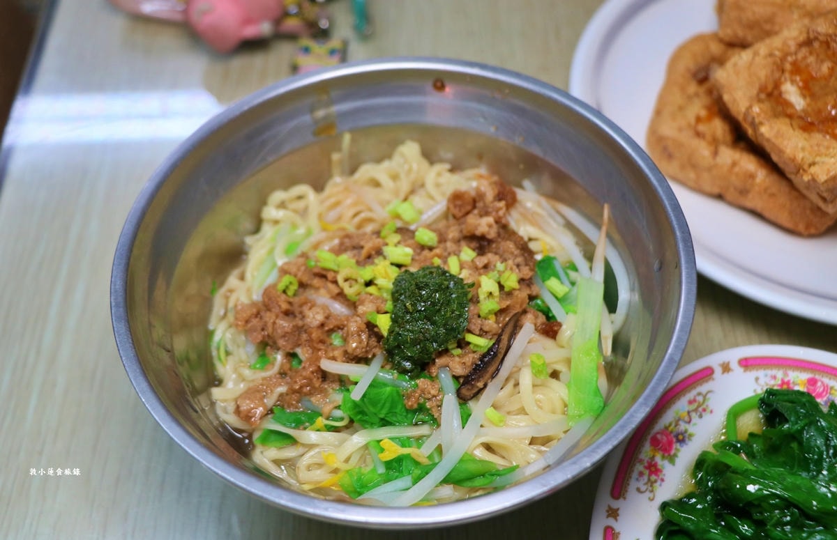 雪花素食‧在地家常素食料理,必點臭豆腐,香酥外脆又大塊,加點辣椒更對味!! - 第11張圖 雪花素食‧在地家常素食料理,必點臭豆腐,香酥外脆又大塊,加點辣椒更對味!!
