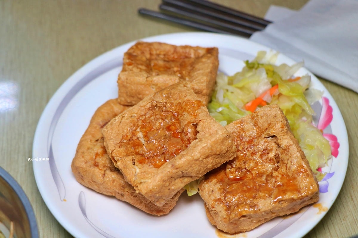雪花素食‧在地家常素食料理,必點臭豆腐,香酥外脆又大塊,加點辣椒更對味!! - 第14張圖 雪花素食‧在地家常素食料理,必點臭豆腐,香酥外脆又大塊,加點辣椒更對味!!