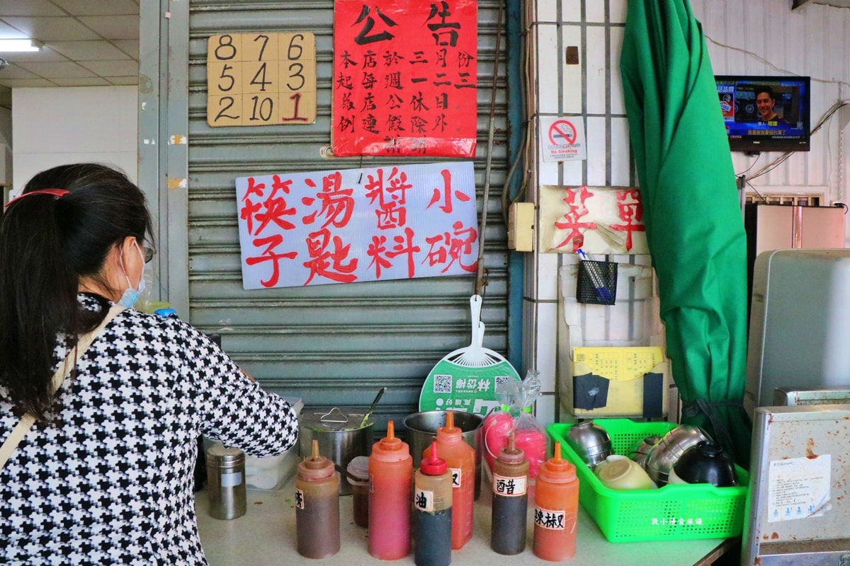 清-愛呷米粉炒‧蚵仔寮的超夯小吃店，不能錯過的綜合煎，鮮蝦肥美又大顆!!
