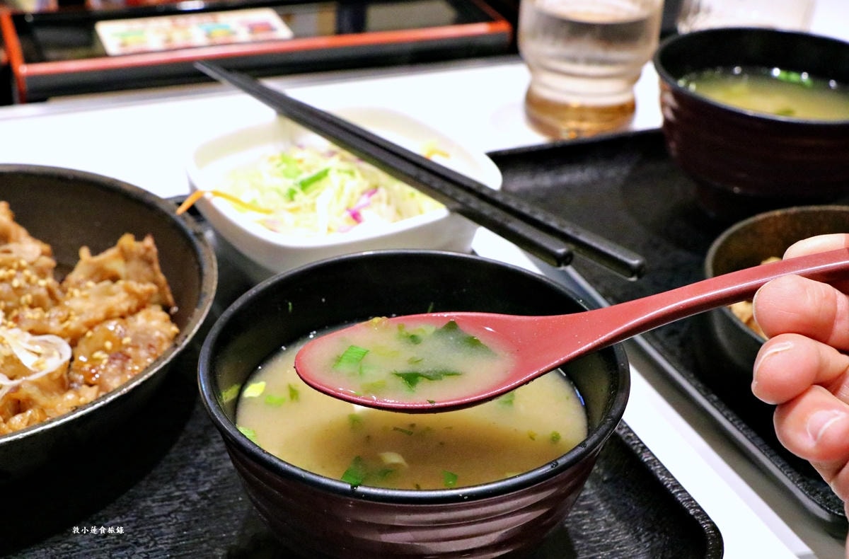 【東京】吉野家 羽田機場第3航廈店‧日本百年美味牛丼,牛丼御三家之一,多種套餐組合滿足挑剔的你 - 第12張圖 【東京】吉野家 羽田機場第3航廈店‧日本百年美味牛丼,牛丼御三家之一,多種套餐組合滿足挑剔的你