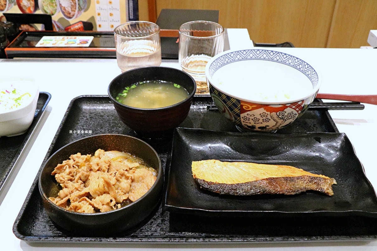 【東京】吉野家 羽田機場第3航廈店‧日本百年美味牛丼,牛丼御三家之一,多種套餐組合滿足挑剔的你 - 第13張圖 【東京】吉野家 羽田機場第3航廈店‧日本百年美味牛丼,牛丼御三家之一,多種套餐組合滿足挑剔的你
