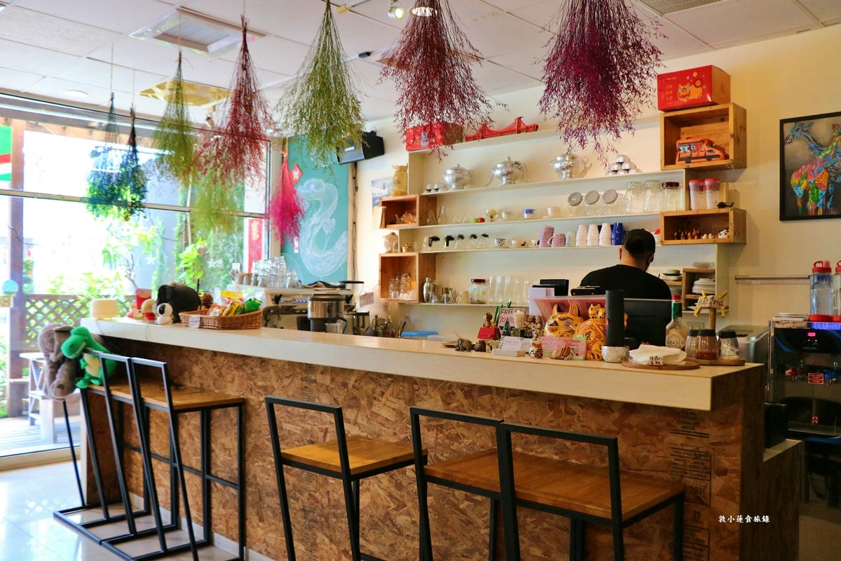 Garden green泰義蔬食咖啡館‧圓山山腳下低調蔬食餐館，不一樣的清邁辣椰漿咖哩湯炸麵