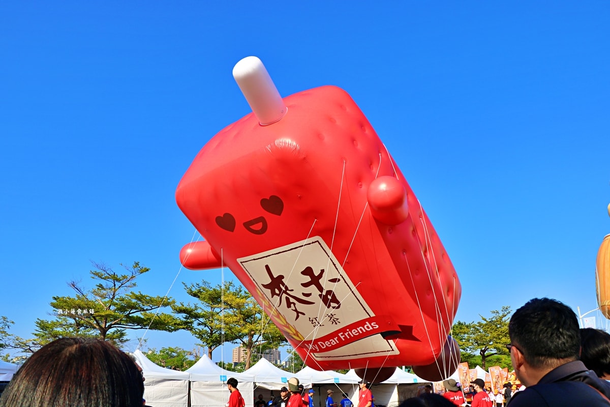 2025 OPEN!夢時代大氣球遊行‧OPEN大氣球遊行來了！高雄夢時代熱鬧登場，超過20組卡通偶像 OPEN! RUN氣球路跑!!