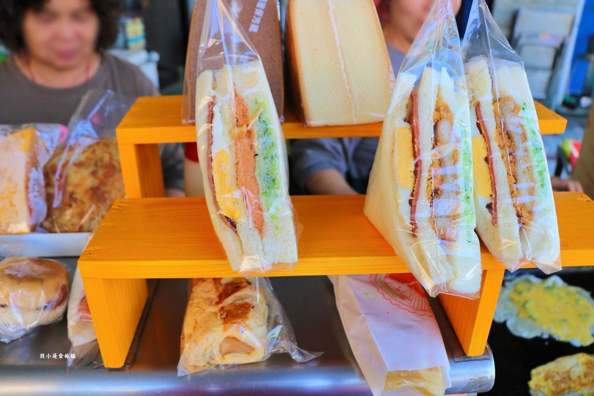 呷早餐的店‧學區早餐店，酥脆粉漿蛋餅現點現作，多樣化早餐方便快速不用等