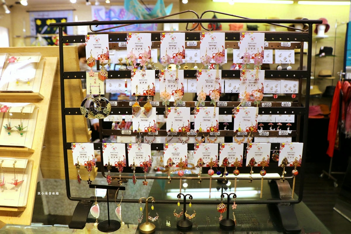 【神奈川藤澤】布遊舍 江ノ島店‧和風連鎖專門店,扇子、零錢包、手帕、掛簾、傳統小物件伴手禮!! - 第33張圖 【神奈川藤澤】布遊舍 江ノ島店‧和風連鎖專門店,扇子、零錢包、手帕、掛簾、傳統小物件伴手禮!!