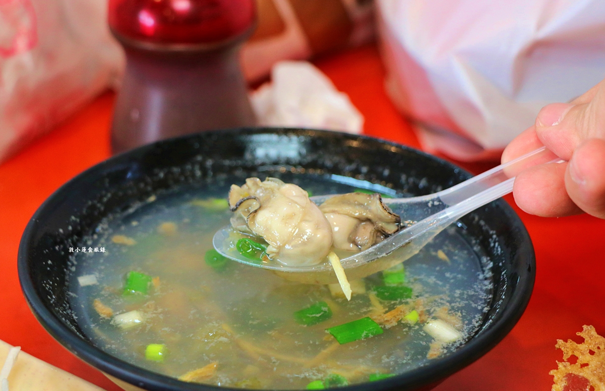 東港家蚵仔煎‧華僑市場內的便宜小吃店 邊吃中餐邊看海景 - 第12張圖 東港家蚵仔煎‧華僑市場內的便宜小吃店 邊吃中餐邊看海景