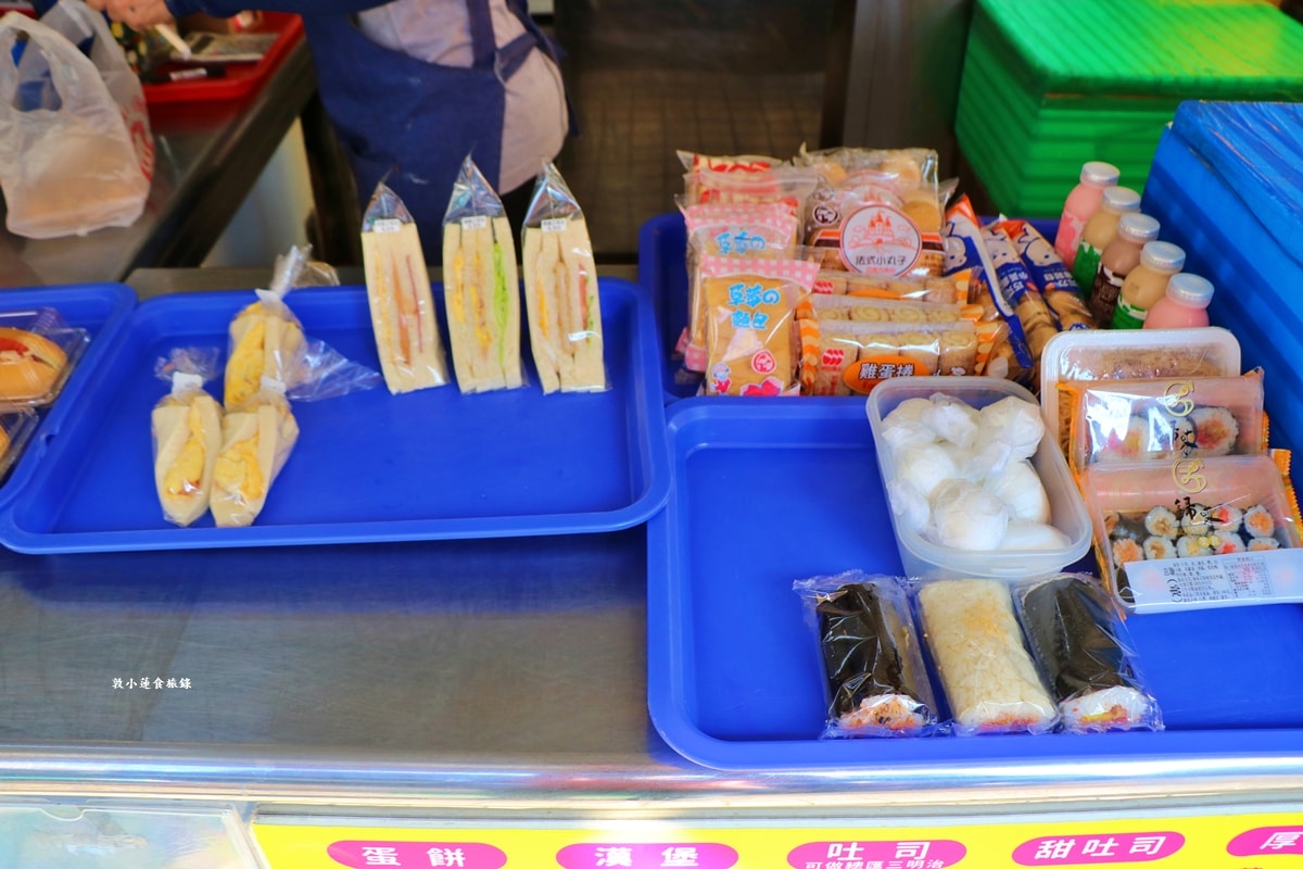甜馨園早點速餐店‧涵洞前早餐店，傳統粉漿蛋餅店家招牌NO1
