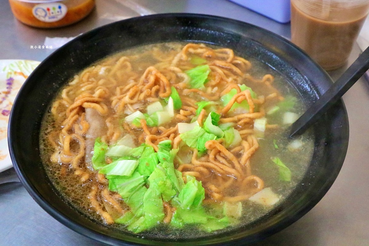 甜馨園早點速餐店‧涵洞前早餐店，傳統粉漿蛋餅店家招牌NO1