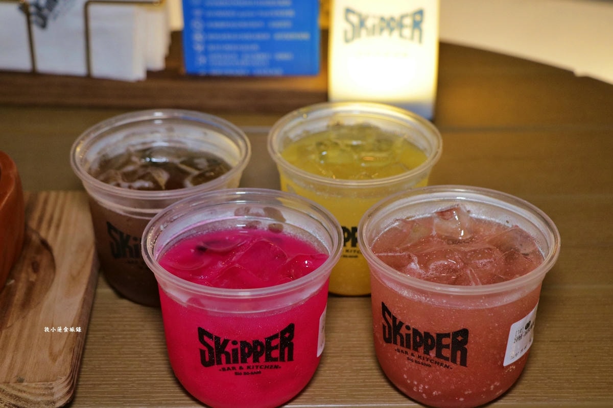 史奇波酒館 Skipper Bar&Kitchen‧新開幕小琉球首間水母酒吧!!夜間光庭,白色圓弧水中座位,小琉球最潮酒吧!! - 第13張圖 史奇波酒館 Skipper Bar&Kitchen‧新開幕小琉球首間水母酒吧!!夜間光庭,白色圓弧水中座位,小琉球最潮酒吧!!
