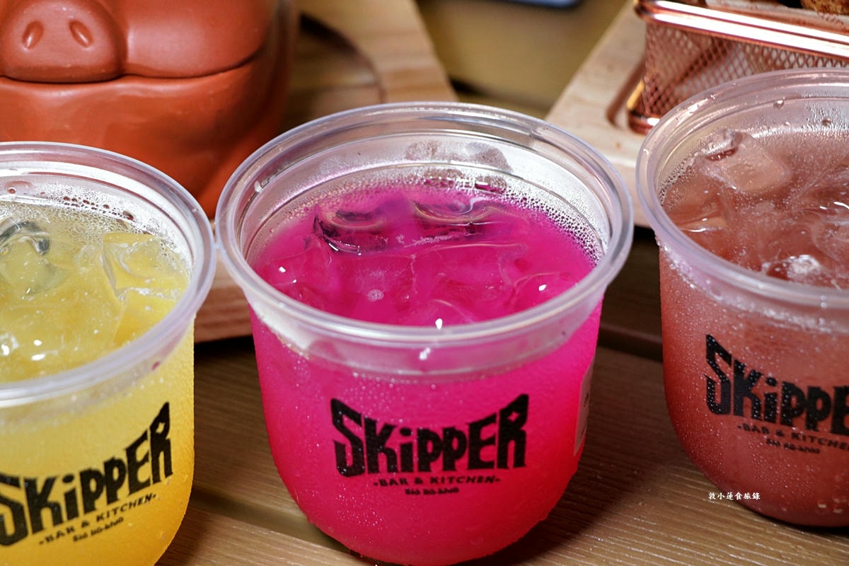 史奇波酒館 Skipper Bar&Kitchen‧新開幕小琉球首間水母酒吧!!夜間光庭,白色圓弧水中座位,小琉球最潮酒吧!! - 第17張圖 史奇波酒館 Skipper Bar&Kitchen‧新開幕小琉球首間水母酒吧!!夜間光庭,白色圓弧水中座位,小琉球最潮酒吧!!