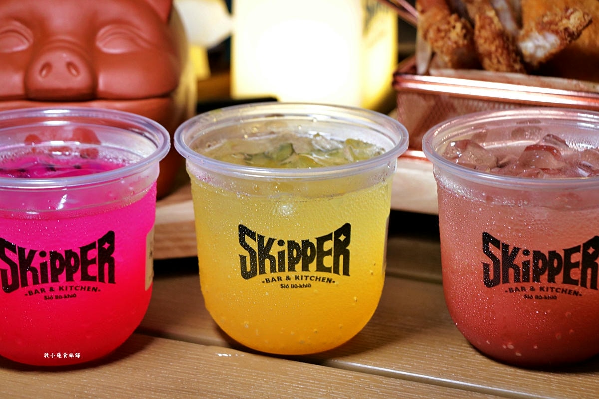 史奇波酒館 Skipper Bar&Kitchen‧新開幕小琉球首間水母酒吧!!夜間光庭,白色圓弧水中座位,小琉球最潮酒吧!! - 第15張圖 史奇波酒館 Skipper Bar&Kitchen‧新開幕小琉球首間水母酒吧!!夜間光庭,白色圓弧水中座位,小琉球最潮酒吧!!