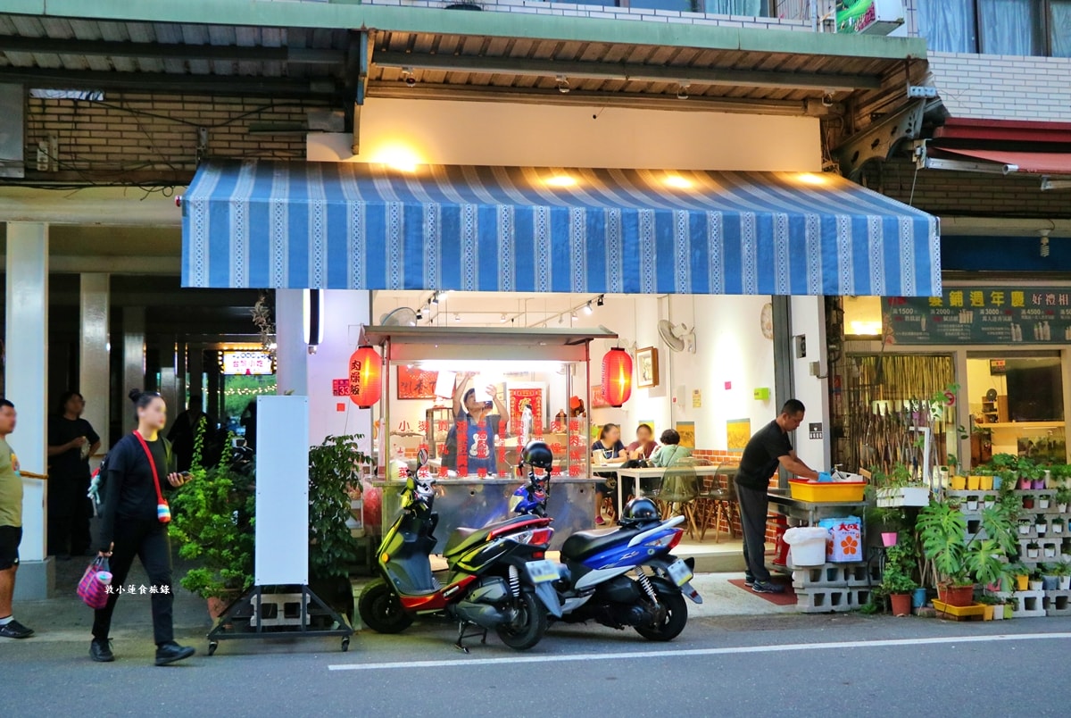 灶咖小吃 味媽媽灶咖小吃‧漁池在地小吃，環境清幽口味偏清淡，重口味者別錯過椒麻皮蛋醬拌麵、飯
