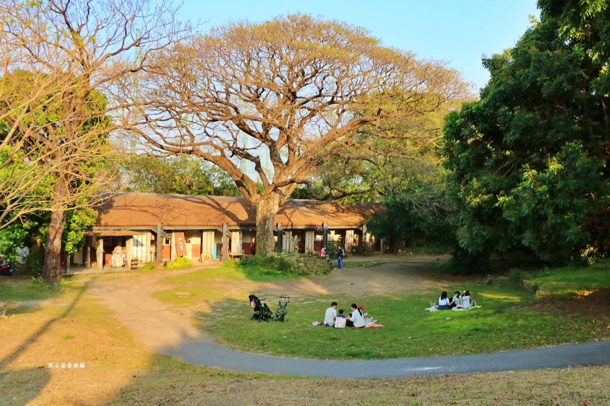 橋頭糖廠‧糖廠一日遊,橋頭捷運正對面,免門票來橋頭糖廠賞九重葛、吃台糖冰品、烤肉逛市集 - 第50張圖 橋頭糖廠‧糖廠一日遊,橋頭捷運正對面,免門票來橋頭糖廠賞九重葛、吃台糖冰品、烤肉逛市集