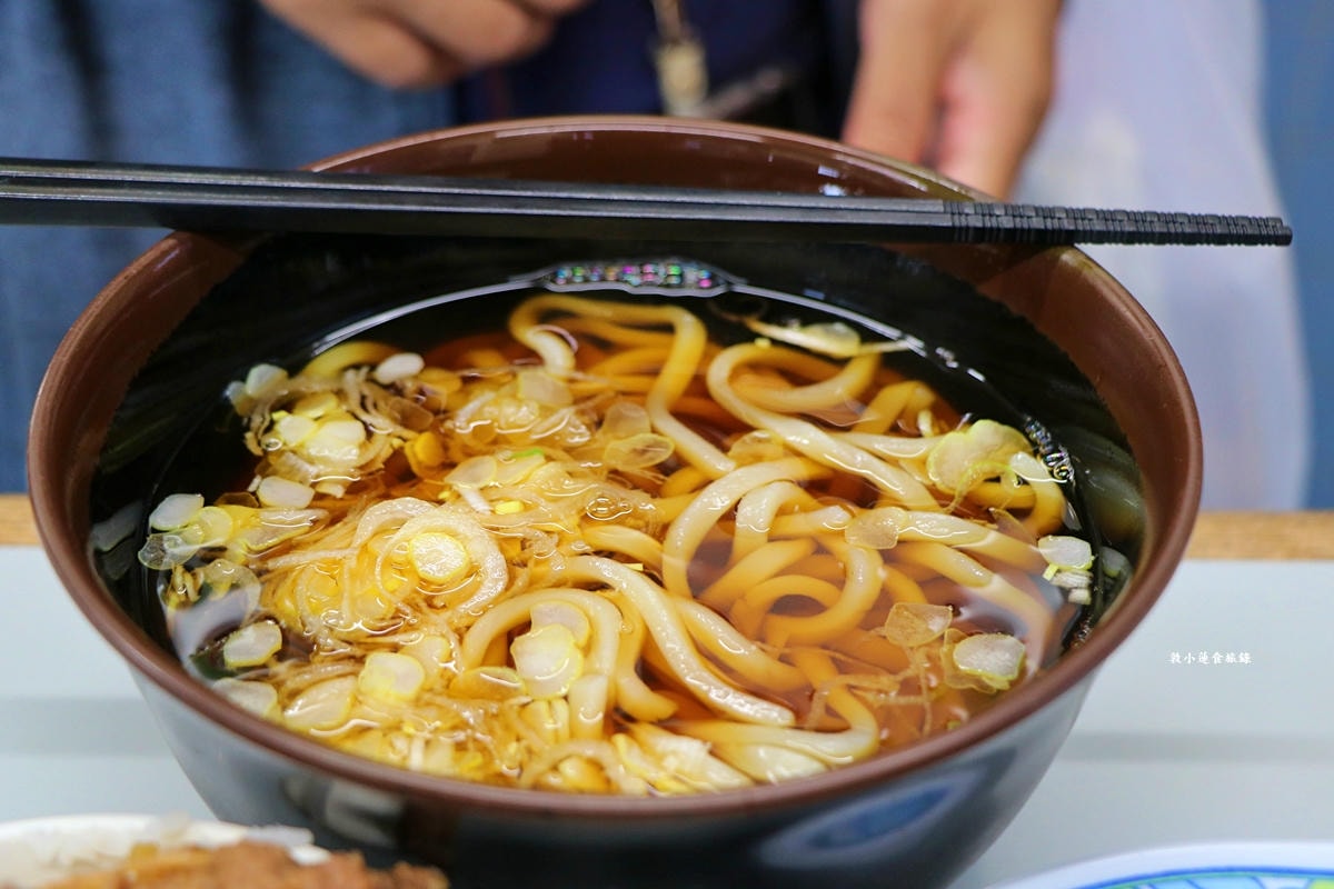 【神奈川橫濱】大棧橋食堂‧深受碼頭工人喜愛的立食定食屋,餐點大份量,免費續飯、續味噌湯 - 第12張圖 【神奈川橫濱】大棧橋食堂‧深受碼頭工人喜愛的立食定食屋,餐點大份量,免費續飯、續味噌湯