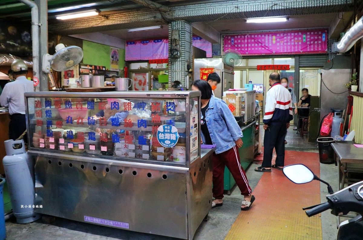 仁武汕頭麵古早味飯麵食館‧最傳統的古早味麵館，汕頭麵軟Q份量足，鹽水意麵鹹香滑順超帶勁