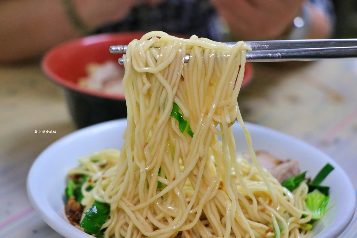 仁武汕頭麵古早味飯麵食館‧最傳統的古早味麵館，汕頭麵軟Q份量足，鹽水意麵鹹香滑順超帶勁