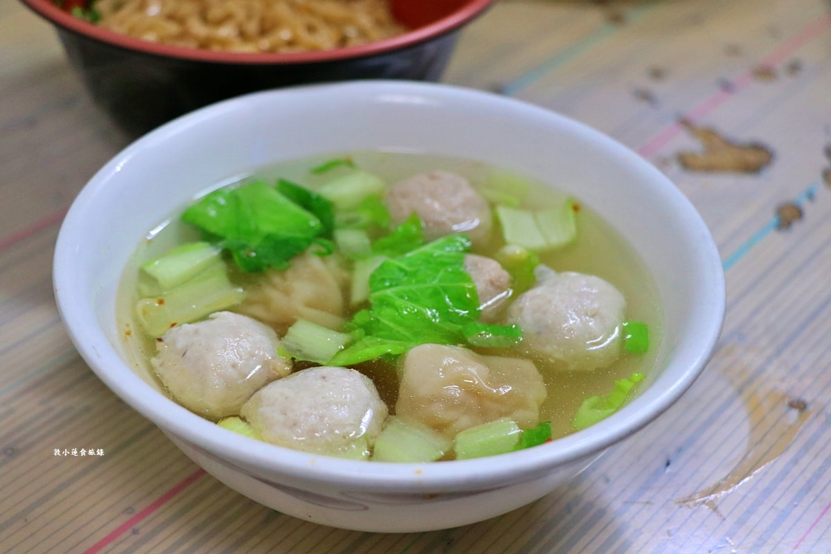 仁武汕頭麵古早味飯麵食館‧最傳統的古早味麵館，汕頭麵軟Q份量足，鹽水意麵鹹香滑順超帶勁