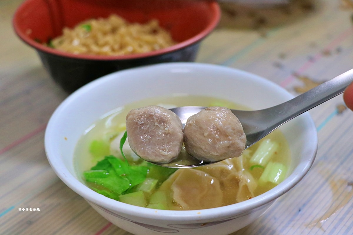 仁武汕頭麵古早味飯麵食館‧最傳統的古早味麵館，汕頭麵軟Q份量足，鹽水意麵鹹香滑順超帶勁