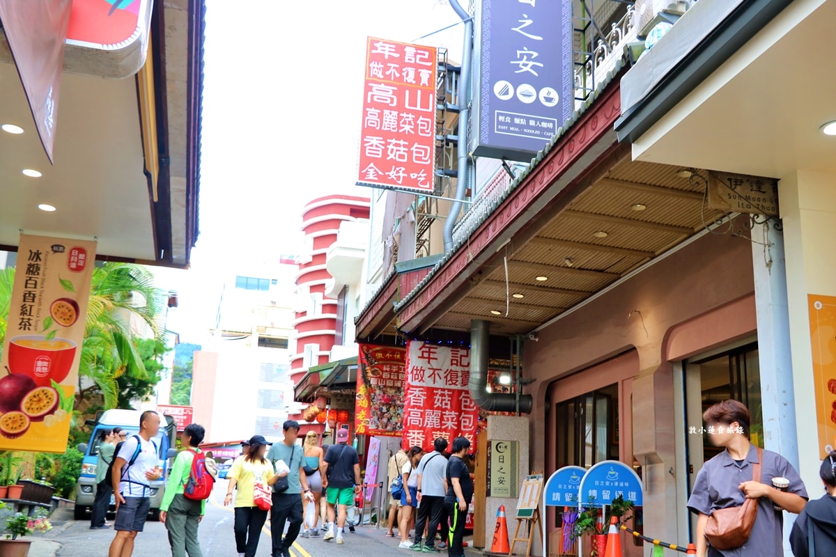 年記做不覆賣香菇高麗菜包‧名字超長又難記，伊達邵老街排隊小吃，現包現炸外酥餡多千萬不要錯過銅板美食