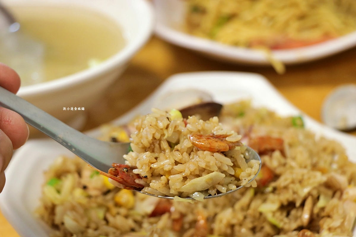 好窄食堂‧小琉球老字號小吃,在地經營50年美食,必點的海鮮炒飯(麵)、什錦炒麵 - 第10張圖 好窄食堂‧小琉球老字號小吃,在地經營50年美食,必點的海鮮炒飯(麵)、什錦炒麵