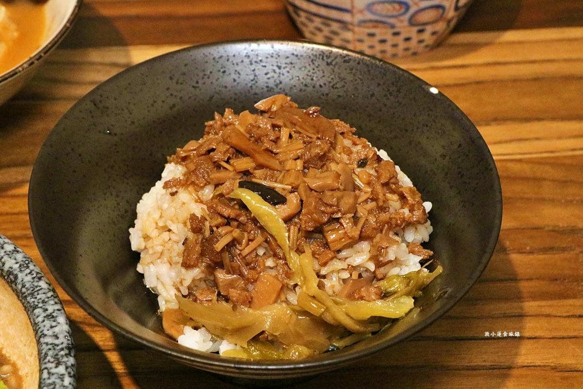 綠饌食 鼎中店‧清爽無負擔的素食料理，松露菇菇飯、青醬羅勒麵品嚐不一樣的素料理