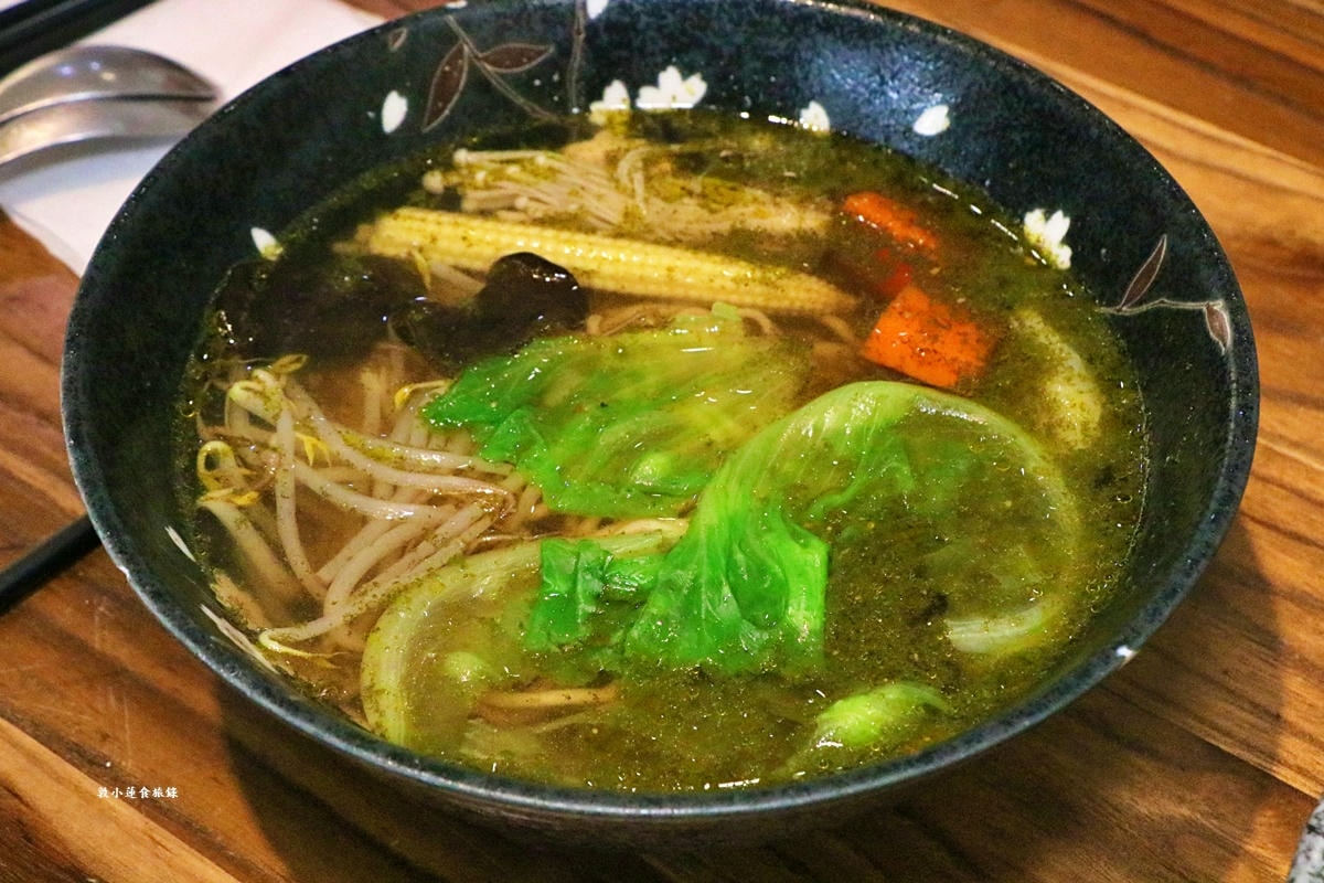 綠饌食 鼎中店‧清爽無負擔的素食料理，松露菇菇飯、青醬羅勒麵品嚐不一樣的素料理