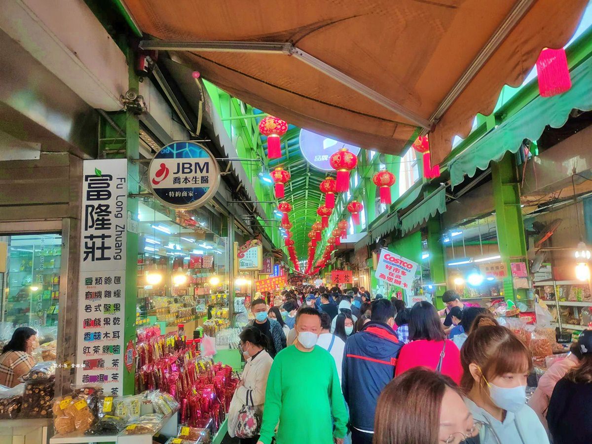 三鳳中街‧北迪化，南三鳳中，高雄人逄年過節採買年貨批發集中地
