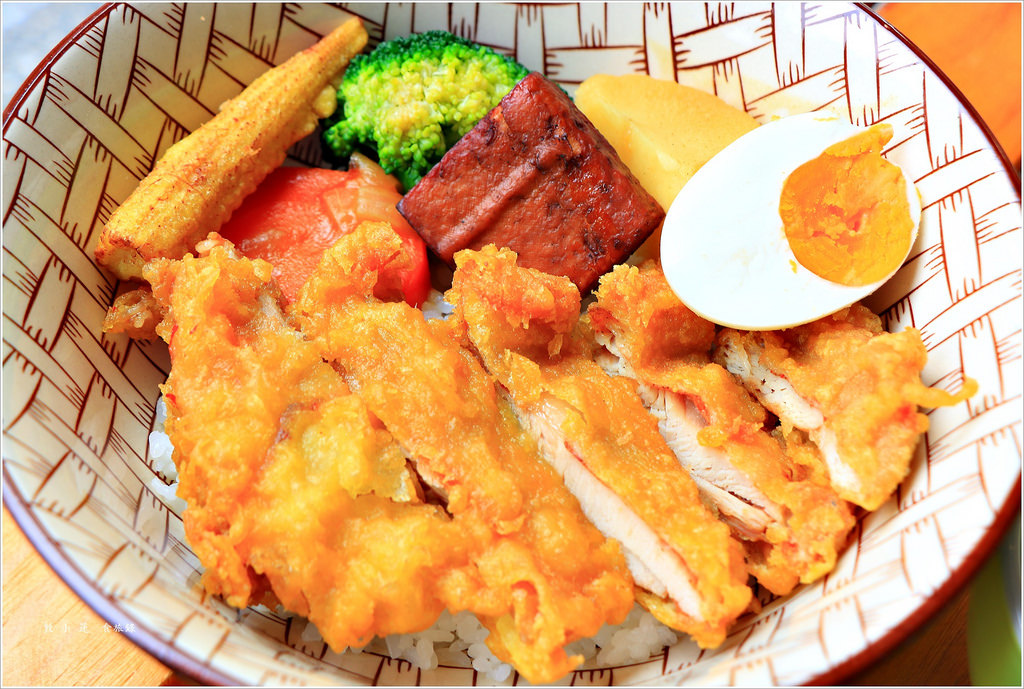 享食鍋燒·咖哩·炸物‧不起眼的小店面 內藏美食 豬排咖哩、麻糬芋圓超推 鍋燒湯頭超回甘 - 第25張圖 IMG_6639