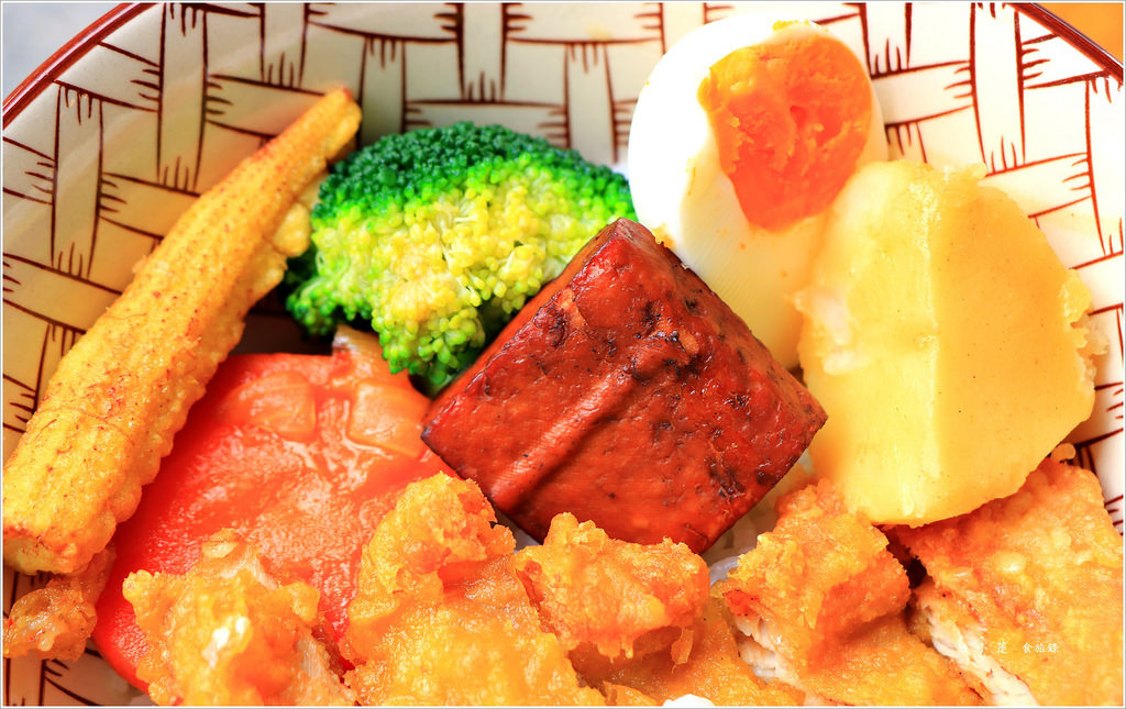 享食鍋燒·咖哩·炸物‧不起眼的小店面 內藏美食 豬排咖哩、麻糬芋圓超推 鍋燒湯頭超回甘 - 第26張圖 IMG_6657