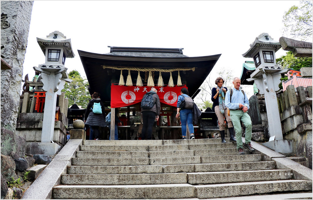 【日本‧京都】京阪六天五夜‧伏見稻荷大社-千本鳥居 望不盡的鳥居 攻頂稻荷大社最頂峰一之峰 - 第27張圖 IMG_9167