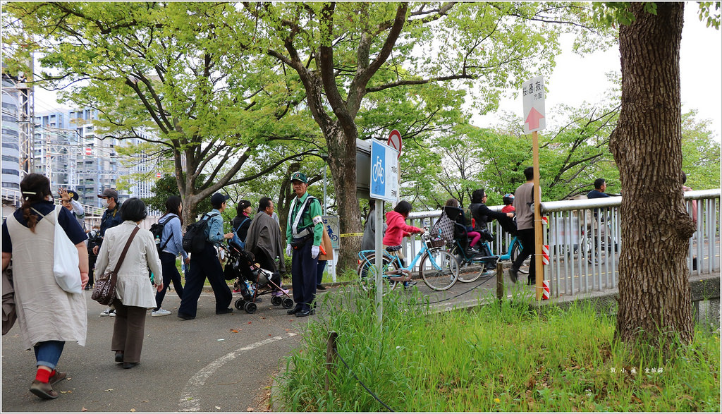 【日本‧大阪】京阪六天五夜‧賞櫻前先逛美食攤 造幣局小吃攤 吃個透抽、大阪燒、章魚燒 - 第11張圖 IMG_7491