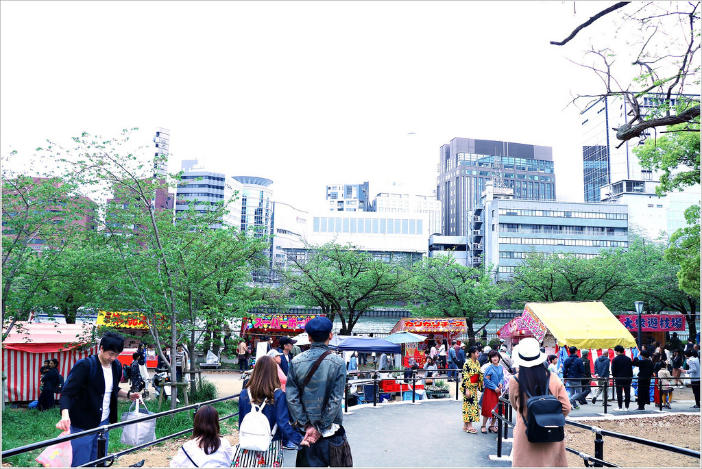 【日本‧大阪】京阪六天五夜‧賞櫻前先逛美食攤 造幣局小吃攤 吃個透抽、大阪燒、章魚燒 - 第13張圖 IMG_7522