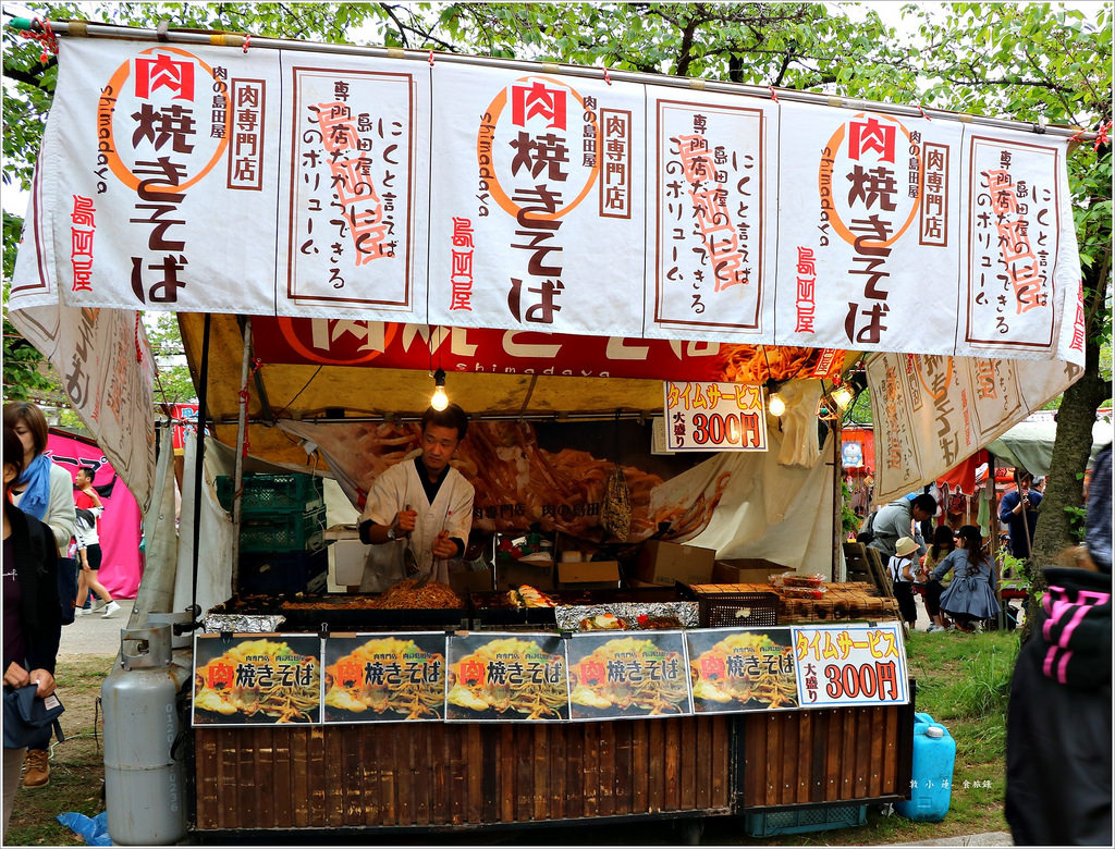 【日本‧大阪】京阪六天五夜‧賞櫻前先逛美食攤 造幣局小吃攤 吃個透抽、大阪燒、章魚燒 - 第14張圖 IMG_7495