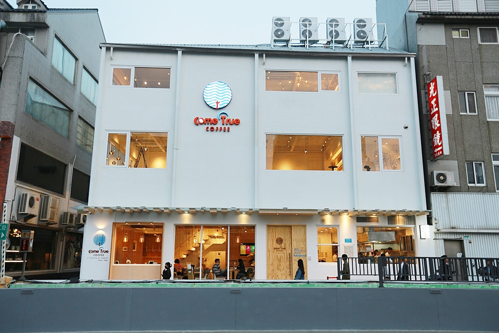 成真咖啡 Come True coffee 台南正興店‧食尚玩家推薦,人氣超旺舒芙蕾厚鬆餅 隱藏版棉花糖雲朵飄浮冰咖啡 - 第2張圖 Z67C3200