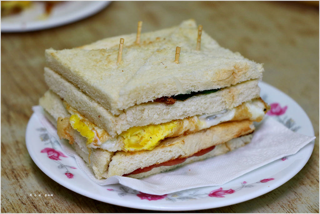 味芳珍咖啡牛奶‧營業40年學區內最嚇人的早餐店,平日就要排隊更不用提假日 - 第14張圖 IMG_7307