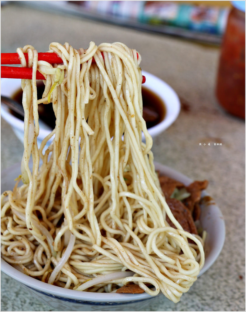 中都素食麵‧沒招牌隱藏在巷內中的十幾年老店 便宜 份量大 美味實在的素食麵攤 - 第15張圖 IMG_6031